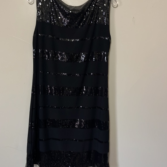 White House Black Market sequence dress, sleeveless, Lined, M. - Picture 7 of 7